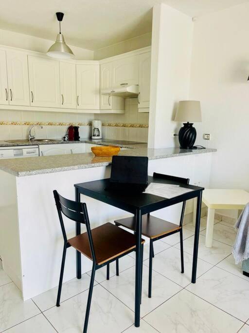 Comfy Home With Large Terrace Five Minutes From Ocean لوس كريستيانوس المظهر الخارجي الصورة