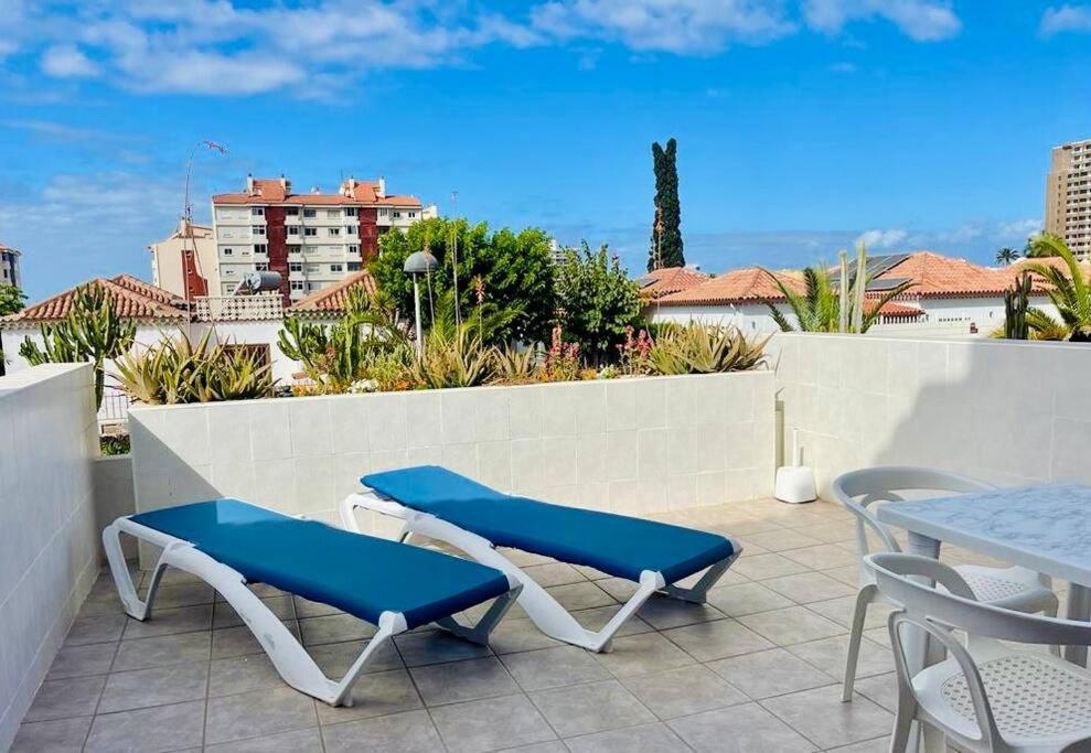 Comfy Home With Large Terrace Five Minutes From Ocean لوس كريستيانوس المظهر الخارجي الصورة